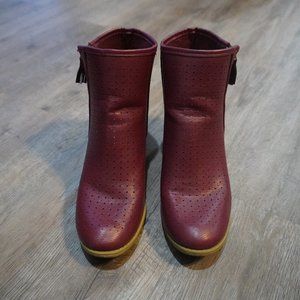 Women's Ankle Boots w/ Zipper - Size 7.5
